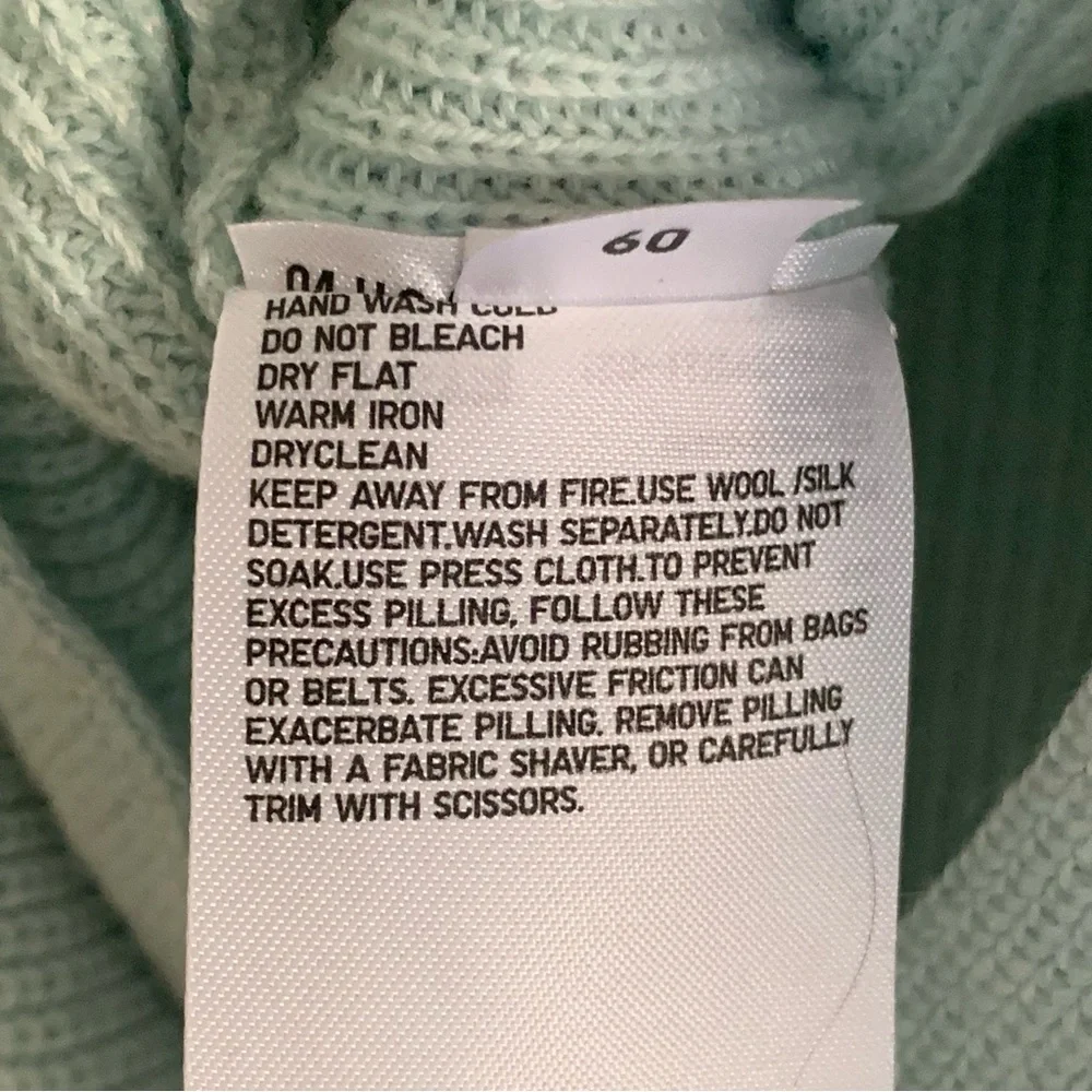 Uniqlo Ribbed Knit Long Sleeve Sweater NWOT Women's Size Large Cotton Cashmere